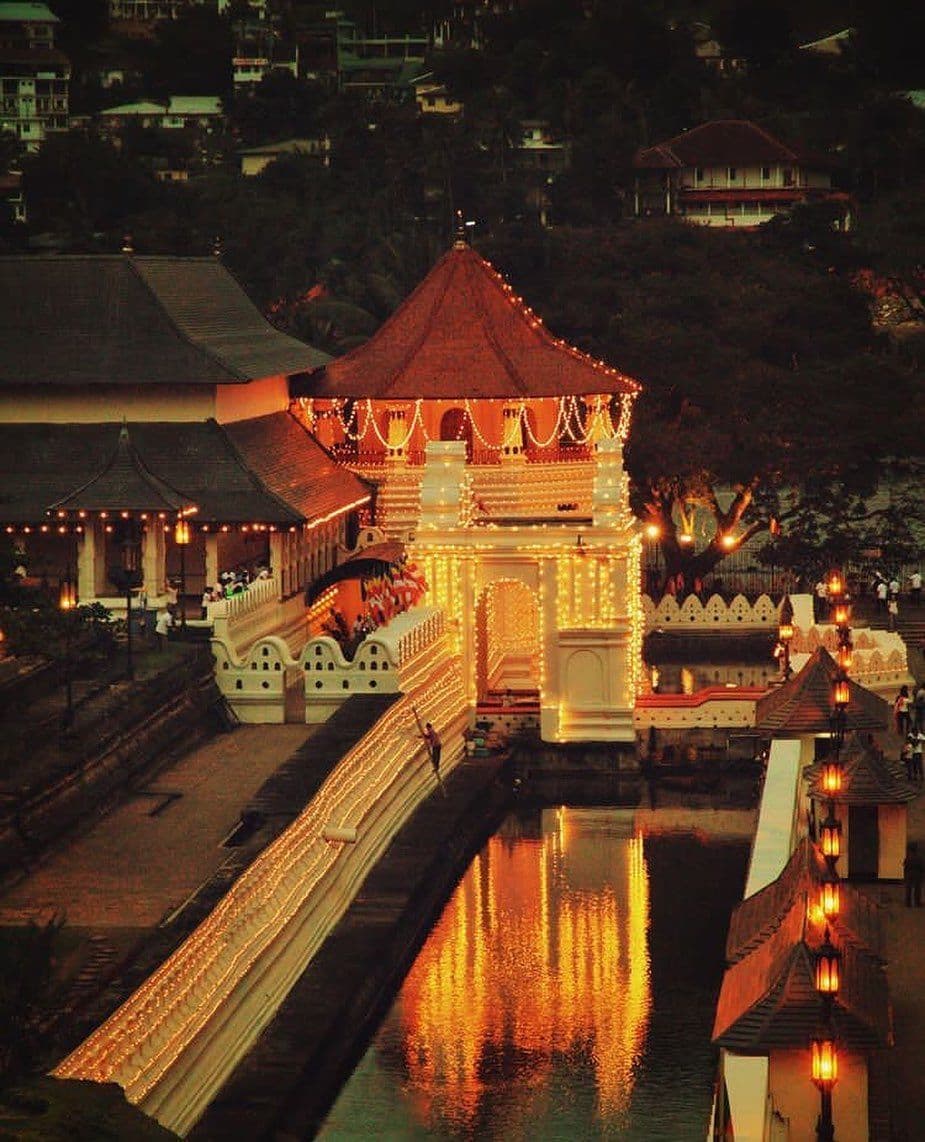 Kandy’s Spiritual Heart: Temple of the Sacred Tooth Relic