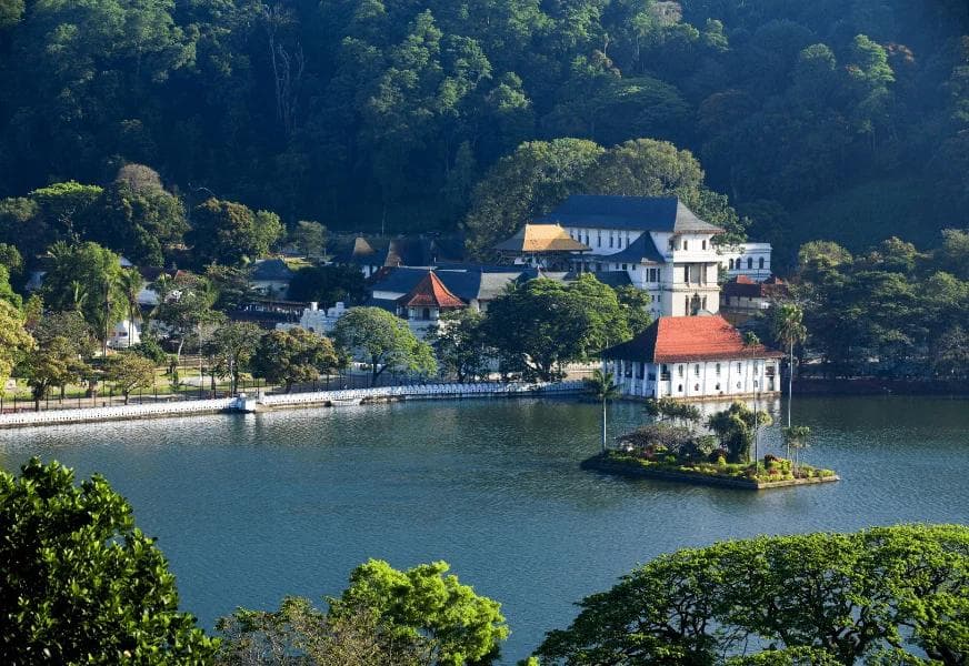 Beyond the Lake: 7 Must-Visit Viewpoints for the Best Panoramic Photos of Kandy